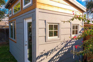 Example of a mid-sized arts and crafts one-story house exterior design in San Francisco