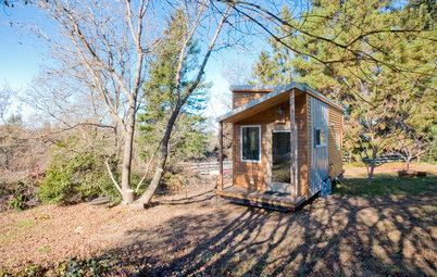 Houzz Tour: Rolling With Simplicity in a Tiny House on Wheels