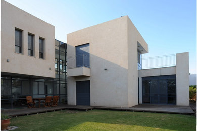 Idées déco pour une façade de maison moderne.