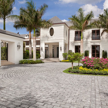 Transitional Home in Manalapan, FL