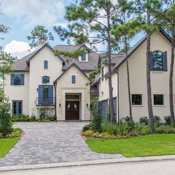 Transitional Home in the heart of The Woodlands