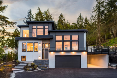 Dreistöckiges Modernes Einfamilienhaus mit bunter Fassadenfarbe und Flachdach in Vancouver