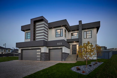 Großes, Zweistöckiges Modernes Einfamilienhaus mit Putzfassade, grauer Fassadenfarbe und Flachdach in Edmonton
