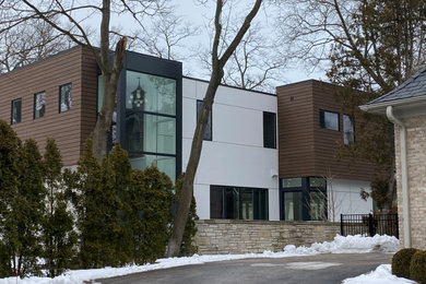 Modelo de fachada de casa moderna grande de dos plantas con revestimiento de madera