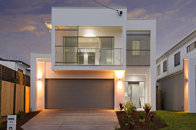 Foto de fachada de casa blanca minimalista grande de dos plantas con tejado plano y tejado de metal