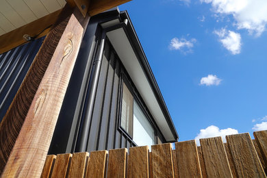 Design ideas for a contemporary house exterior in Newcastle - Maitland.