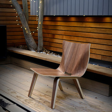 V Lounge Chair