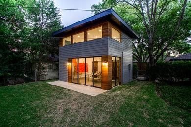 Trendy exterior home photo in Dallas