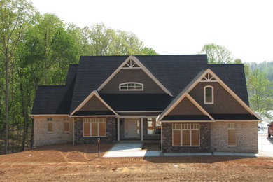 Example of an exterior home design in Charlotte
