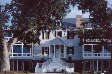 Inspiration pour une façade de maison traditionnelle.