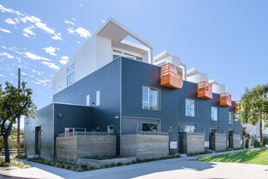 Mid-sized modern gray three-story concrete fiberboard townhouse exterior idea in Los Angeles