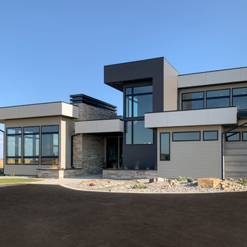 Vesta Plank Siding: Ironstone Solid, Driftwood Woodgrainpl