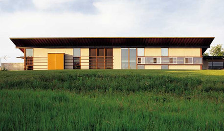 Modern Homes Embrace Mixed Views on Windows