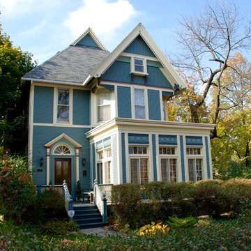Victorian Home in Evanston, IL Cedar Siding