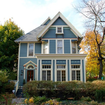 Victorian Home in Evanston, IL Cedar Siding