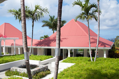 Ispirazione per la facciata di una casa tropicale
