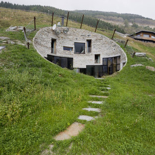 Idee per la facciata di una casa piccola eclettica a due piani con rivestimento in pietra