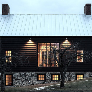 Vintage barn frame addition to Dutch stone house