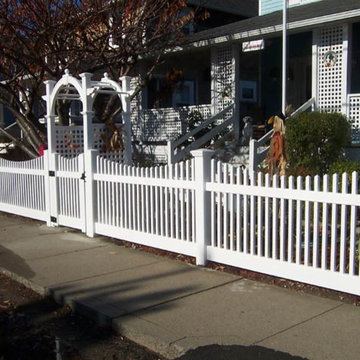 Vinyl Chestnut Hill Fence with Scalloped Top