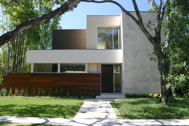 Cette photo montre une façade de maison moderne de taille moyenne et à un étage.