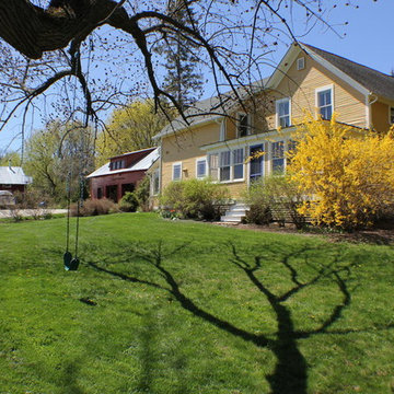 VT Farmhouse in the spring