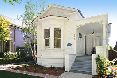 サンフランシスコにあるヴィクトリアン調のおしゃれな家の外観の写真