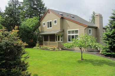 Cottage exterior home photo in Seattle