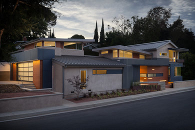 Inspiration for a modern two-story exterior home remodel in Los Angeles