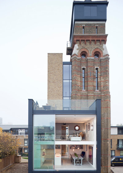 Contemporary House Exterior by LeichtUSA
