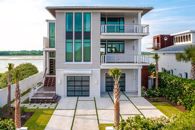 Photo of a contemporary house exterior in Wilmington.