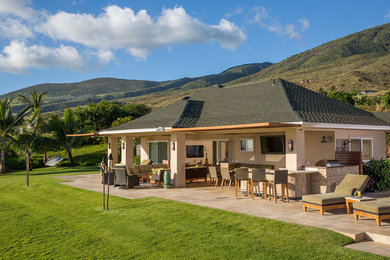 Inspiration for a transitional exterior home remodel in Hawaii