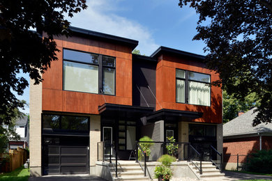 Inspiration for a contemporary exterior home remodel in Ottawa