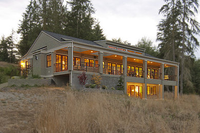 Cottage exterior home idea in Seattle
