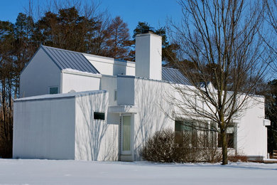 This is an example of a classic house exterior in Indianapolis with wood cladding.