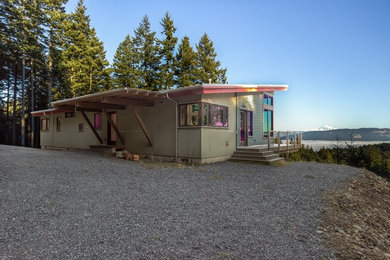 This is an example of a contemporary house exterior in Seattle.