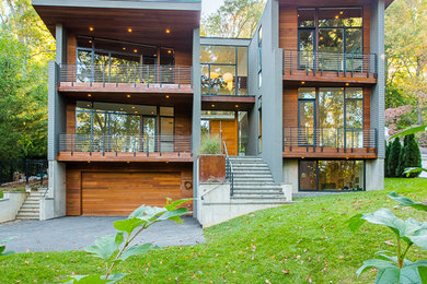 Großes, Dreistöckiges Modernes Einfamilienhaus mit Mix-Fassade, grauer Fassadenfarbe, Flachdach und Blechdach in Washington, D.C.