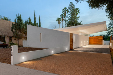 Inspiration for a mid-sized contemporary white two-story stucco exterior home remodel in Los Angeles with a green roof