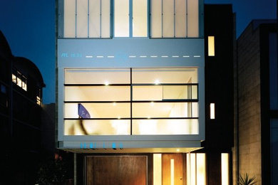 メルボルンにあるお手頃価格の小さなコンテンポラリースタイルのおしゃれな家の外観 (コンクリート繊維板サイディング) の写真