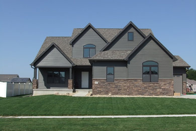 Example of a large arts and crafts gray two-story mixed siding gable roof design in Cedar Rapids