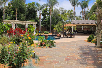 Large elegant exterior home photo in San Diego