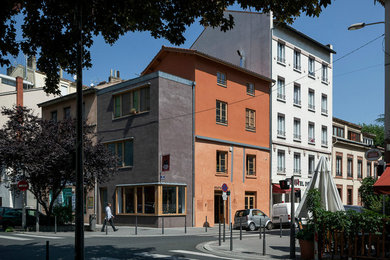 リヨンにあるトラディショナルスタイルのおしゃれな家の外観の写真