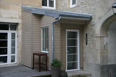 This is an example of a farmhouse house exterior in Le Havre.