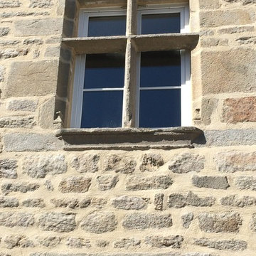 Détail autour d'une fenêtre à double meneau