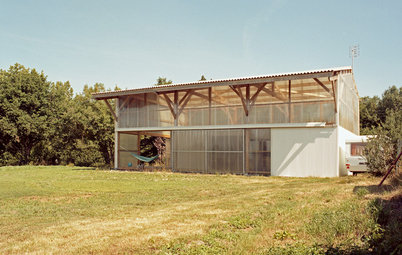 Architecture : Grand espace, petit budget dans une maison-hangar