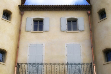 Inspiration pour une façade de maison traditionnelle.