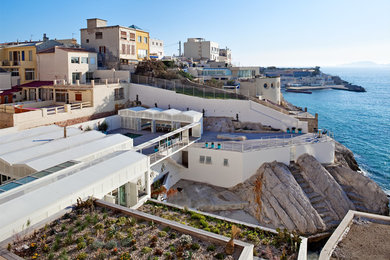 マルセイユにあるビーチスタイルのおしゃれな家の外観の写真