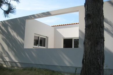 Aménagement d'une façade de maison contemporaine.