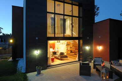 Idee per la facciata di una casa grigia contemporanea a due piani di medie dimensioni con tetto piano