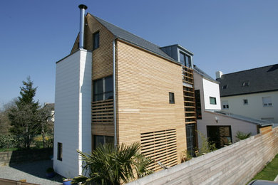 レンヌにあるコンテンポラリースタイルのおしゃれな家の外観の写真