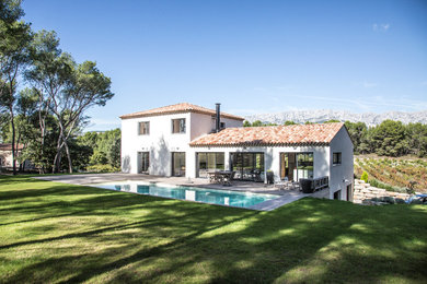マルセイユにある地中海スタイルのおしゃれな家の外観の写真